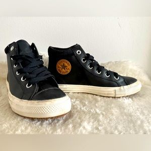 Unisex Converse Hightops. Size 5.5 male & size 8 women.